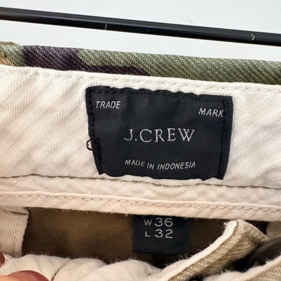 EUC J. Crew Men’s Camo Chinos 36 x 32 - Picture 2 of 5